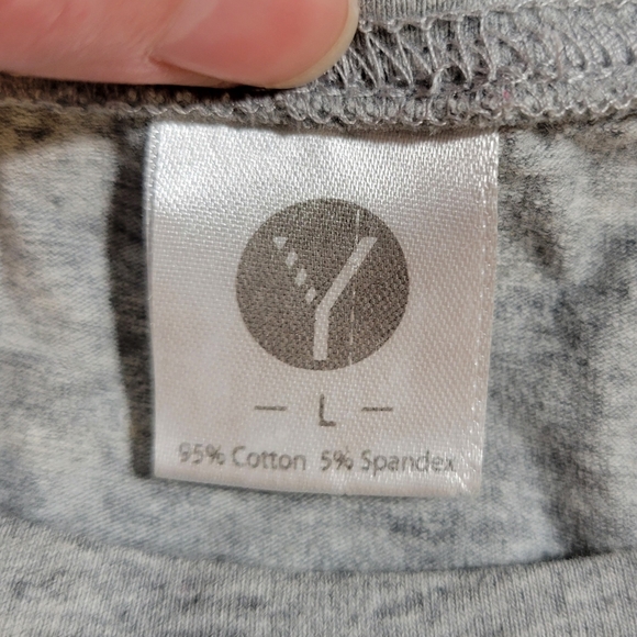 Women's Large Gray Shirt with Pink Lips Eyelashes Fun Makeup Glamour Design - Picture 5 of 6